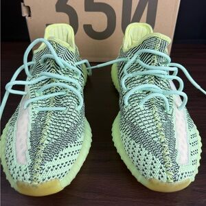 Adidas Yeezy Boost 350 V2 Yeezreel .